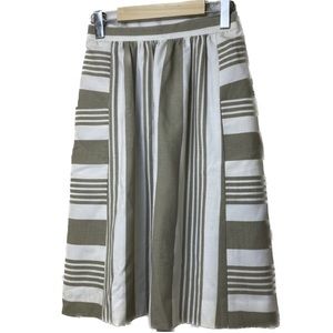 Vintage Skirt w/Side Pockets. Super on Trend!!!